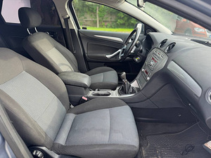 FORD MONDEO (7 foto / 9)
