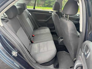 VOLKSWAGEN JETTA (8 foto / 8)