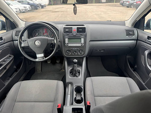 VOLKSWAGEN JETTA (7 foto / 8)