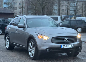 INFINITI FX37 (4 foto / 13)