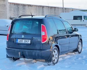 SKODA ROOMSTER (3 foto / 8)