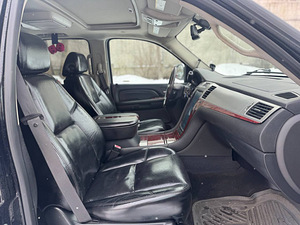 CADILLAC ESCALADE (7 foto / 14)