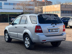 KIA SORENTO (4 фото из 8)