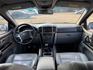 KIA SORENTO (6 фото из 8)