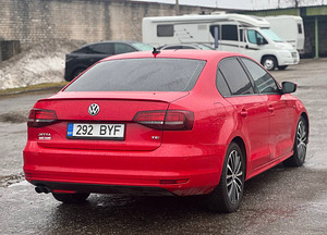 VOLKSWAGEN JETTA (5 фото из 8)