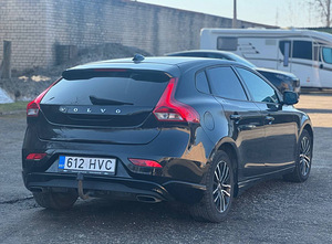 VOLVO V40 (3 foto / 8)