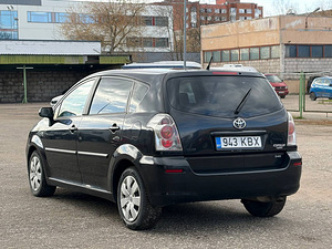 TOYOTA COROLLA VERSO (4 фото из 8)