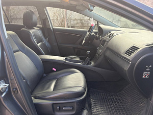 TOYOTA AVENSIS (6 foto / 8)