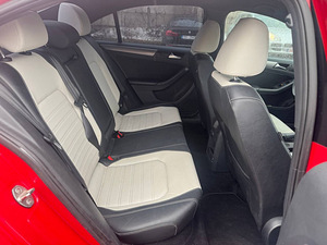 VOLKSWAGEN JETTA (7 foto / 8)