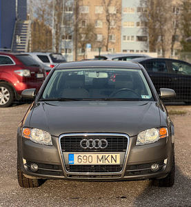 AUDI A4 (3 foto / 8)