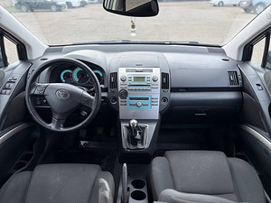 TOYOTA COROLLA VERSO (6 foto / 8)