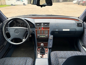MERCEDES-BENZ C 180 (5 foto / 9)