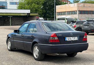 MERCEDES-BENZ C 180 (6 foto / 9)