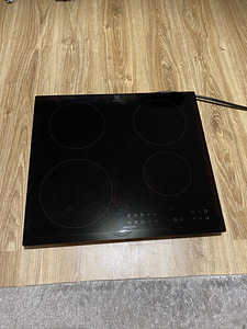 Induktsioonpliit Electrolux. Väga heas korras (3 foto / 9)