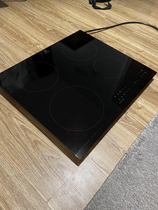 Induktsioonpliit Electrolux. Väga heas korras (5 foto / 9)