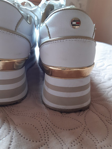 Tommy Hilfiger jalatsid s. 38 korra käidud kuid osutusid sii (2 foto / 6)