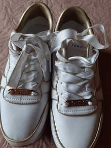 Tommy Hilfiger jalatsid s. 38 korra käidud kuid osutusid sii (4 foto / 6)