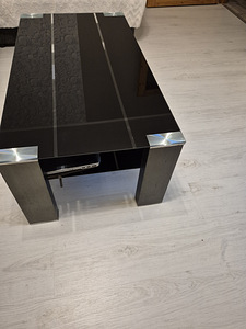Müüa klaasist laud 108×60 (3 foto / 3)