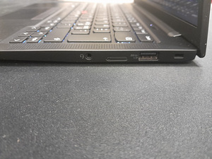 Lenovo ThinkPad X1 Carbon Gen 9 14" 4K/i7-1165G7/32GB/1TB (2 foto / 4)