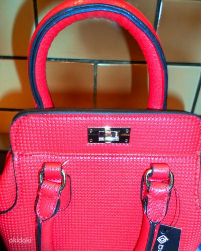 Чудная маленькая красная кожаная сумочка, новая (фото #5)