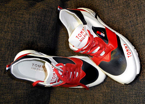 Tommy Hilfiger erkud naiste valged tossud, s.40, uued (2 foto / 9)