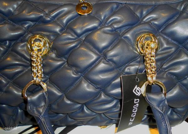 Объемная синяя стеганая сумка с золотой фурнитурой, новая (фото #4)