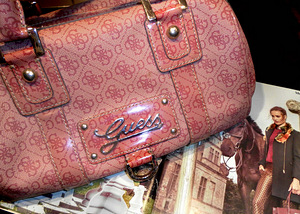 Guess vanaroosa printitud mahukas käekott (2 foto / 5)