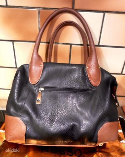 Кожаная объемная черная с коричневыми деталями сумка, новая (фото #7)