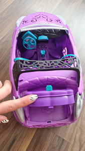 Машина monster high (3 фото из 4)