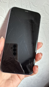 iPhone 11 64MB (2 foto / 8)