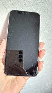 iPhone 11 64MB (5 foto / 8)