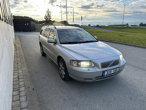 Volvo V70 2.4 D5 (6 foto / 11)