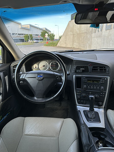 Volvo V70 2.4 D5 (7 foto / 11)