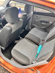 KIA PICANTO (4 foto / 5)