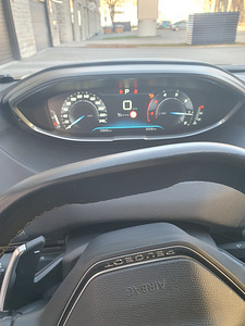Peugeot 5008 (6 foto / 10)