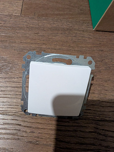 Schneider Sedna Design (VALGE), suurem hulk elektripistikuid (3 foto / 9)