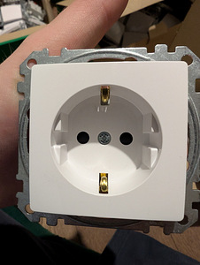 Schneider Sedna Design (VALGE), suurem hulk elektripistikuid (8 foto / 9)