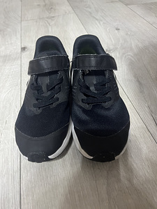 Кроссовки Nike (2 фото из 3)