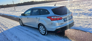 Ford Focus (6 фото из 6)