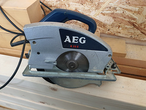 Циркулярная пила AEG (1 фото из 3)
