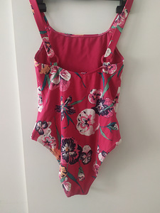 Roxy ujumistrikoo 153-158 (3 foto / 4)