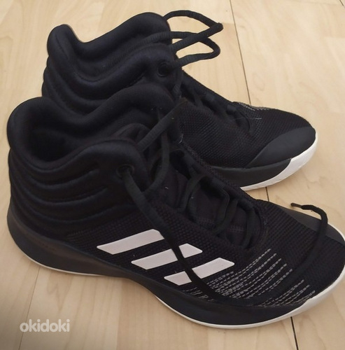 Баскетбольные кроссовки adidas 36 2/3 (фото #2)