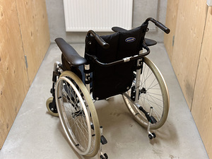 Инвалидная коляска Invacare (2 фото из 2)