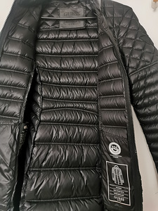 Guess куртка S (3 фото из 4)