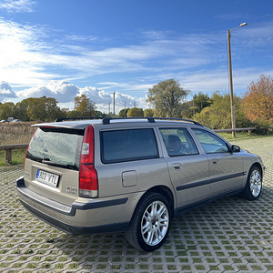 Volvo V70 2.5 154kW (3 foto / 9)