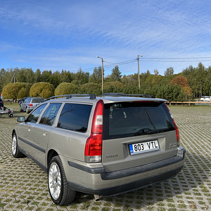 Volvo V70 2.5 154kW (5 foto / 9)