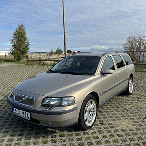 Volvo V70 2.5 154kW (7 foto / 9)