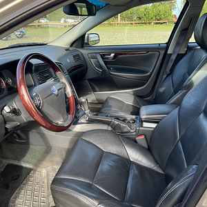 Volvo V70 2.5 154kW (8 foto / 9)