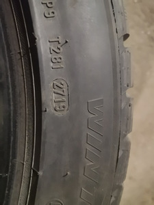 Pirelli SottoZero 3 •• 235/45/19 •• (4 foto / 5)