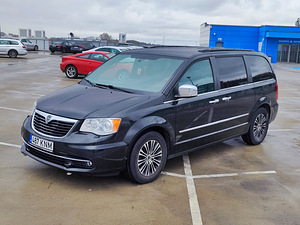 Lancia Voyager Stow & Go S Edition (2 фото из 10)